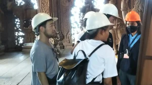 異国の文化を見学